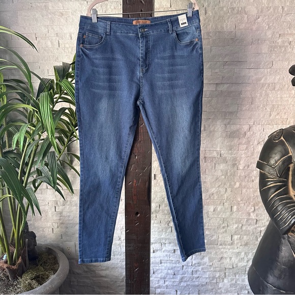 Judy Blue Denim - Judy Blue Blue Jeans Mid Rise New with Tags Size L